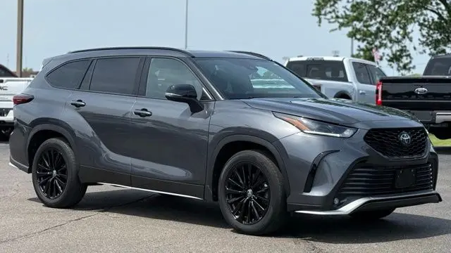 2025 Toyota Highlander LE