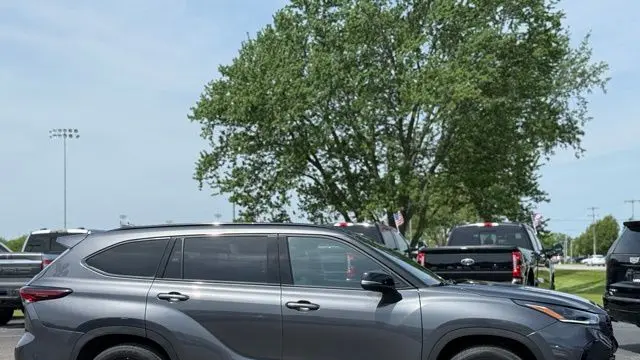 2025 Toyota Highlander LE