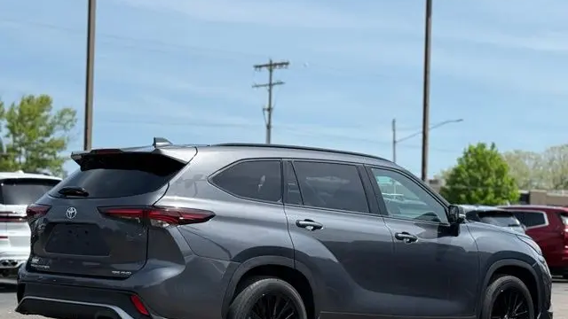 2025 Toyota Highlander LE