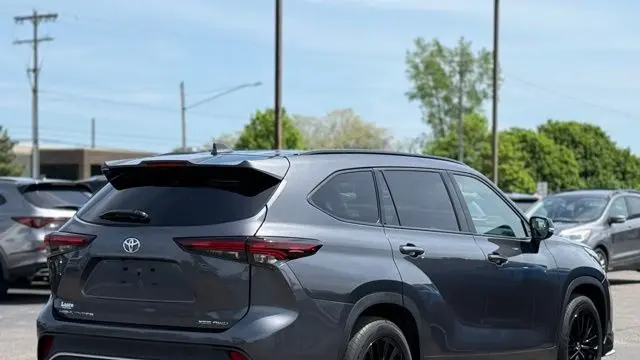 2025 Toyota Highlander LE