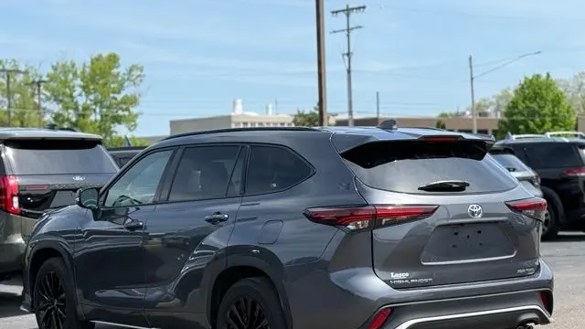 2025 Toyota Highlander LE