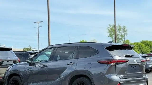 2025 Toyota Highlander LE