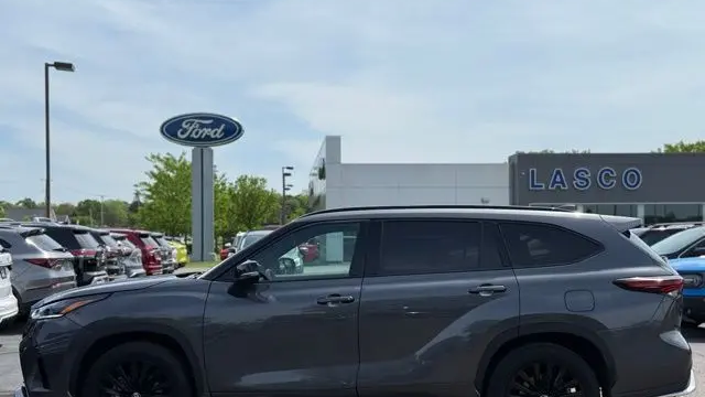 2025 Toyota Highlander LE