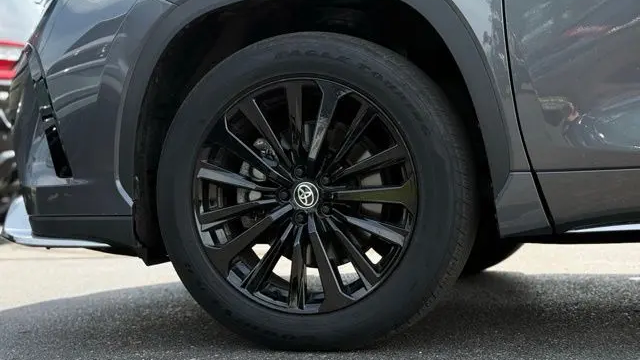 2025 Toyota Highlander LE