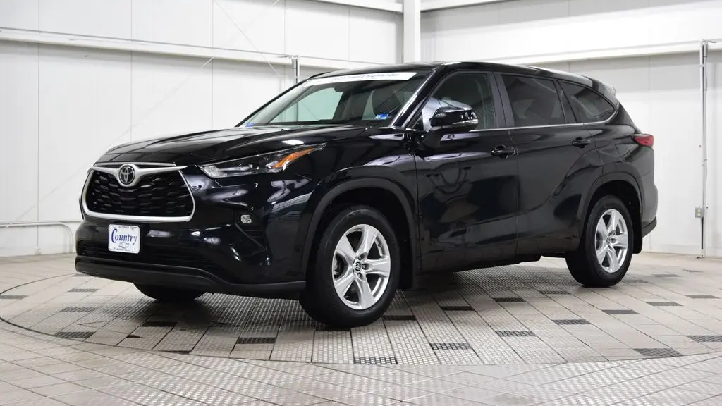 2023 Toyota Highlander LE