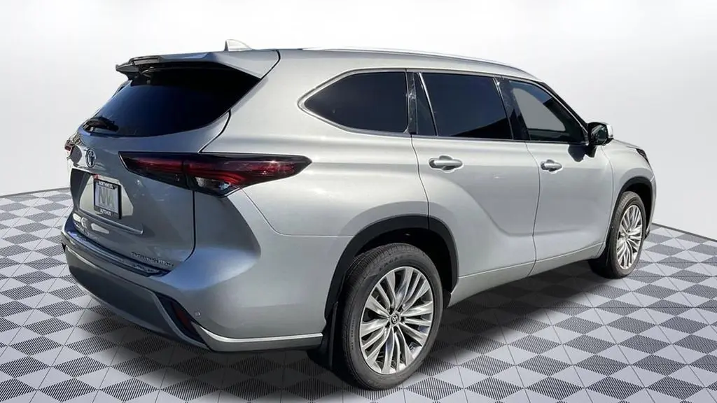2024 Toyota Highlander Platinum