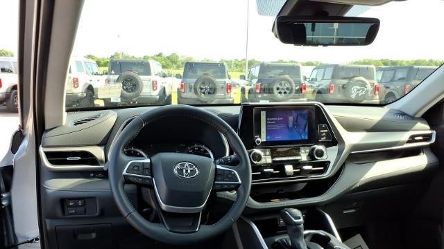 2025 Toyota Highlander LE