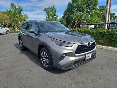 2025 Toyota Highlander AWD XLE 4DR SUV