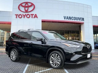 2024 Toyota Highlander with Midnight Black Metallic Exterior
