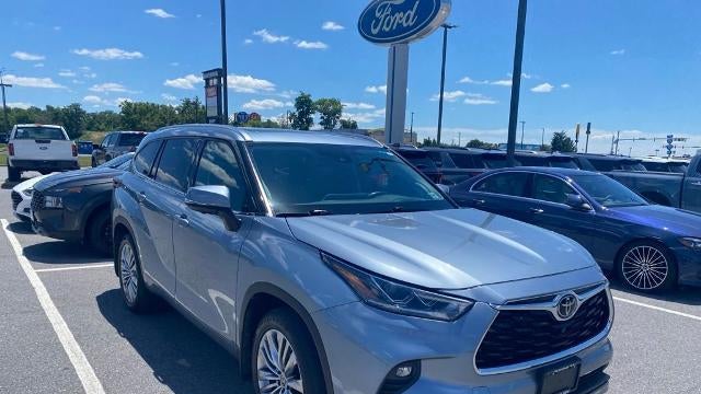 2024 Toyota Highlander LE