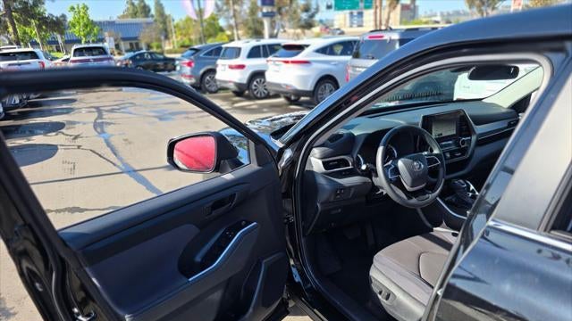 2023 Toyota Highlander LE
