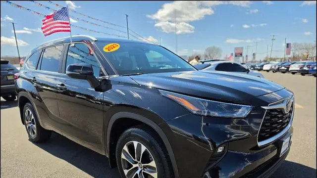 Preowned 2023 Toyota Highlander XLE for Sale