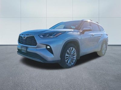 2025 Toyota Highlander AWD LE 4DR SUV