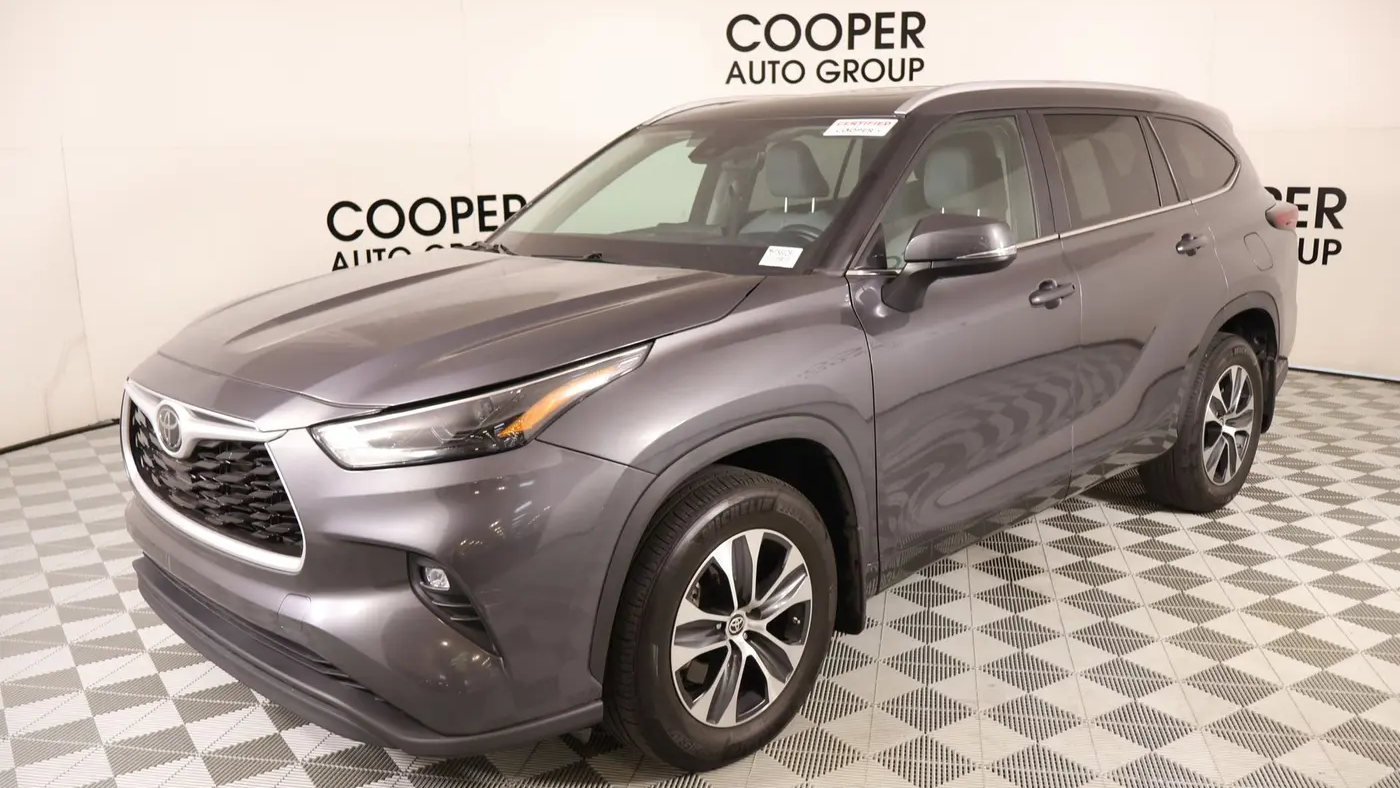 2024 Toyota Highlander LE