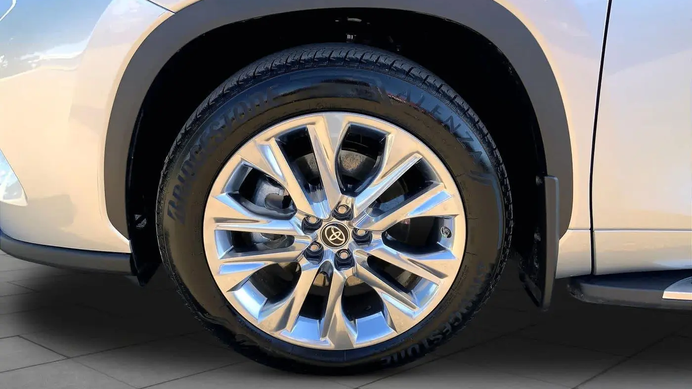 2025 Toyota Highlander LE