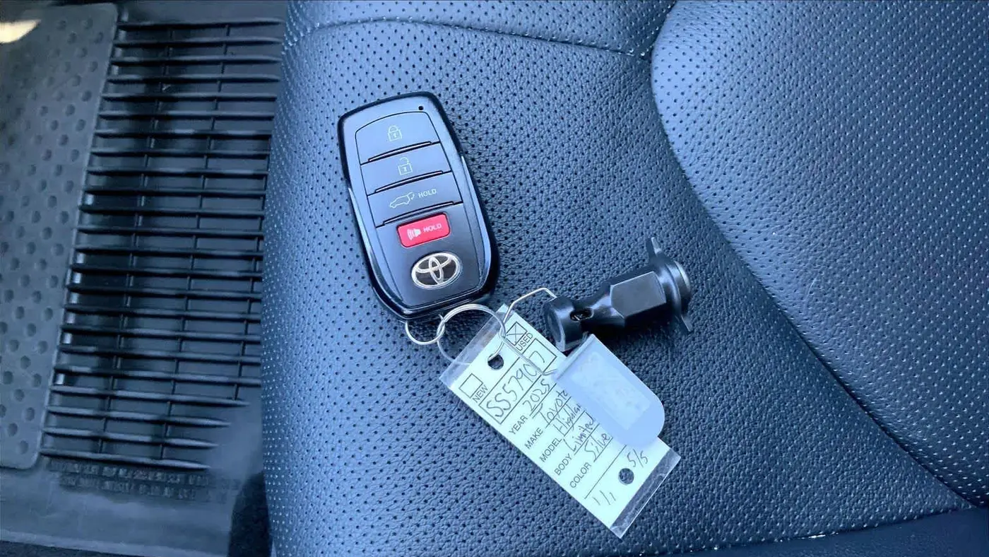2025 Toyota Highlander LE