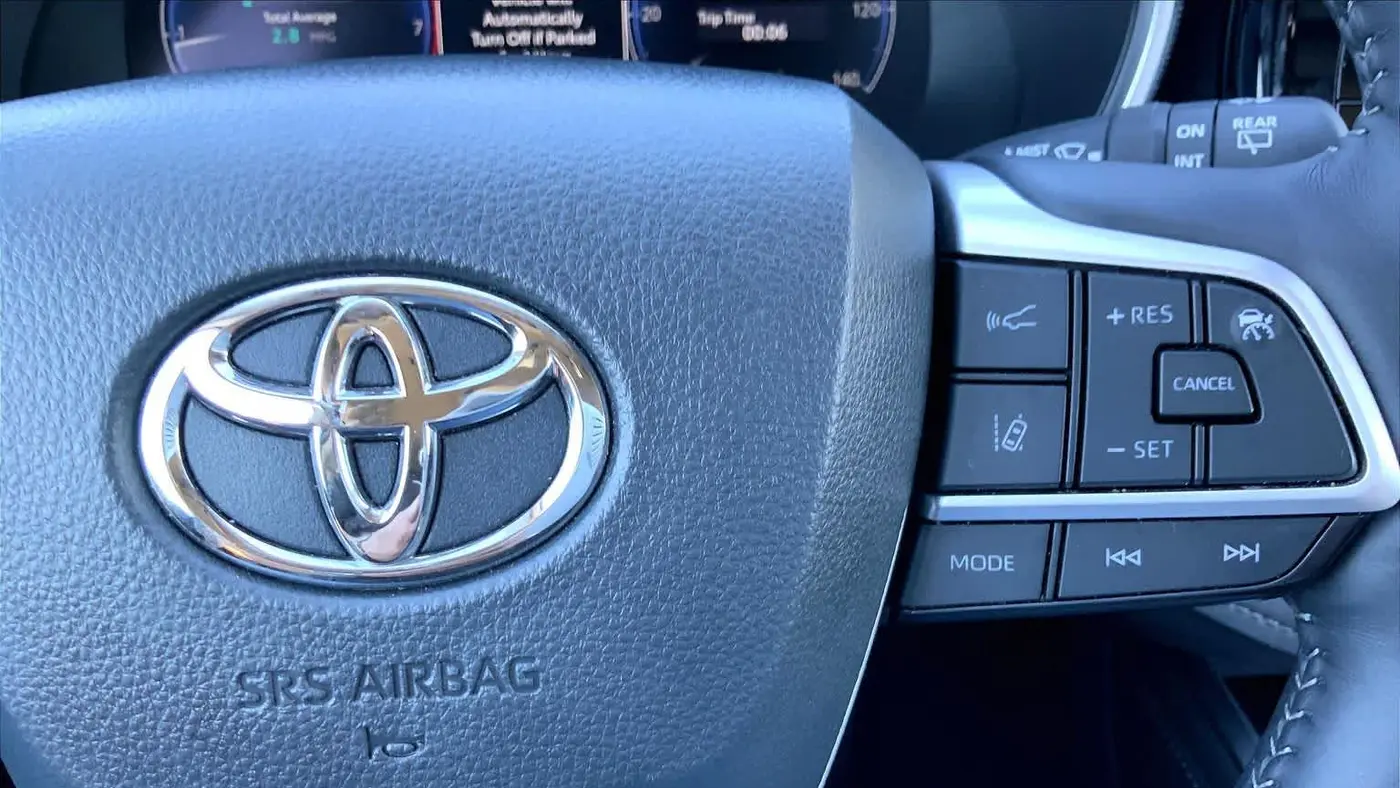2025 Toyota Highlander LE