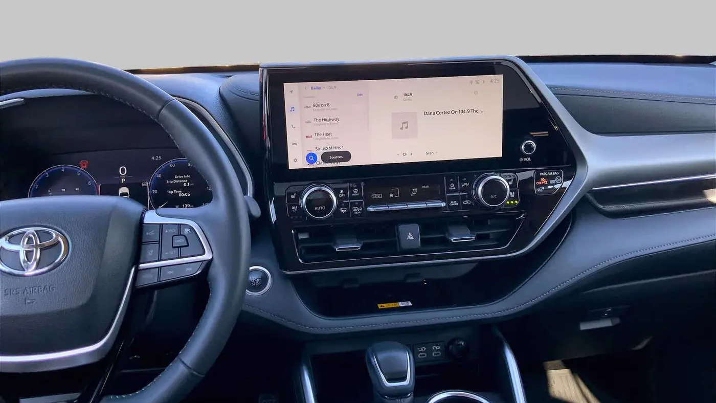 2025 Toyota Highlander LE