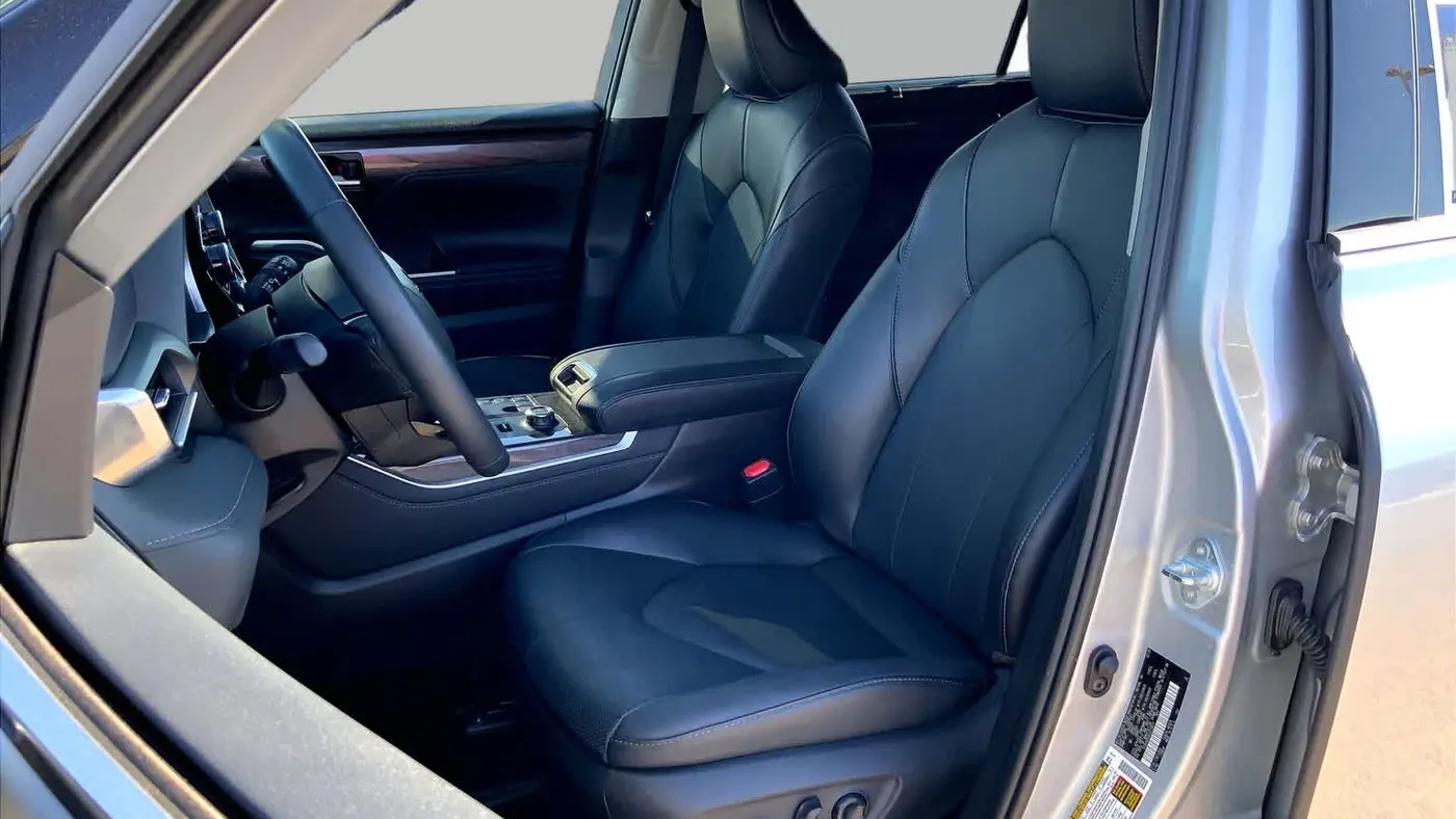 2025 Toyota Highlander LE