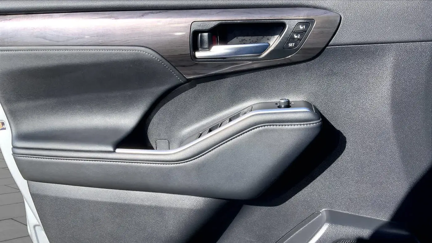 2025 Toyota Highlander LE