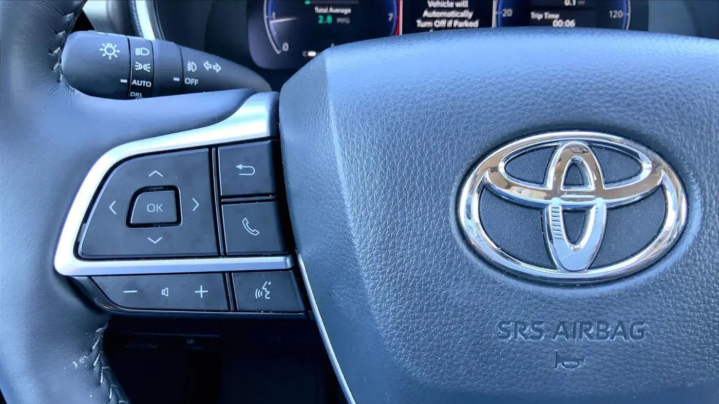 2025 Toyota Highlander LE
