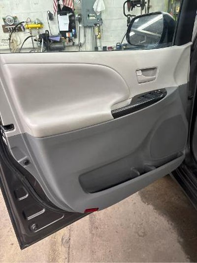 2014 Toyota Sienna LE 7-Passenger Auto Access Seat 4DR Mini-Van