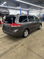 2014 Sienna Thumbnail 32