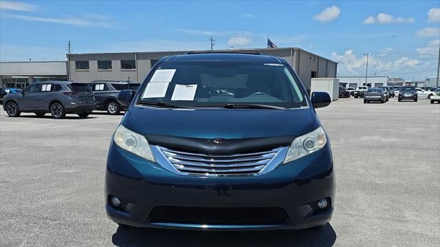 2012 Toyota Sienna LE 7-Passenger Auto Access Seat