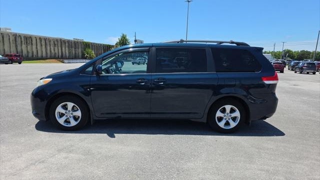 2012 Toyota Sienna LE 7-Passenger Auto Access Seat