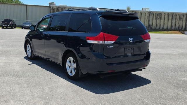 2012 Toyota Sienna LE 7-Passenger Auto Access Seat