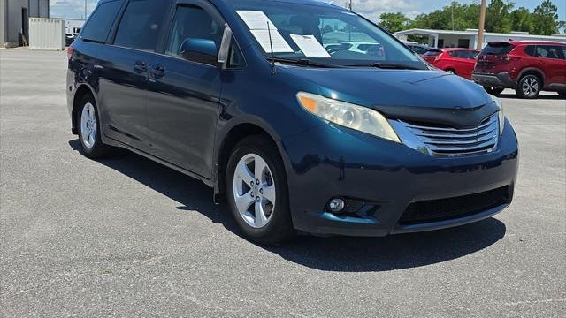 2012 Toyota Sienna LE 7-Passenger Auto Access Seat