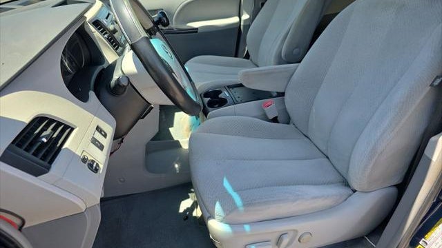 2012 Toyota Sienna LE 7-Passenger Auto Access Seat