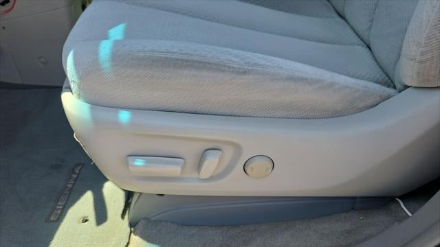 2012 Toyota Sienna LE 7-Passenger Auto Access Seat