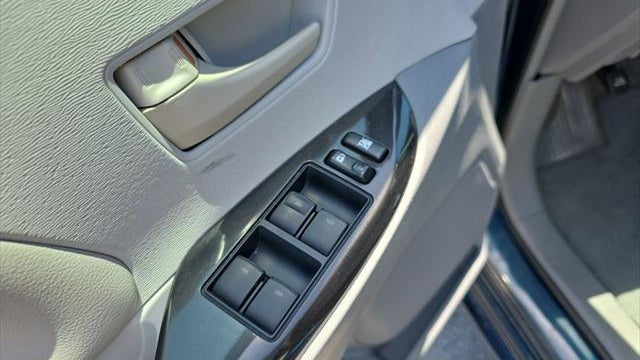 2012 Toyota Sienna LE 7-Passenger Auto Access Seat