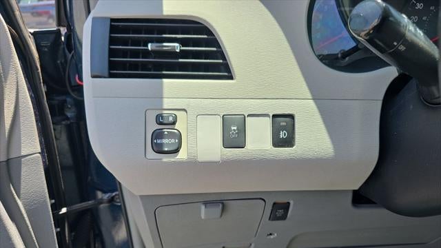2012 Toyota Sienna LE 7-Passenger Auto Access Seat