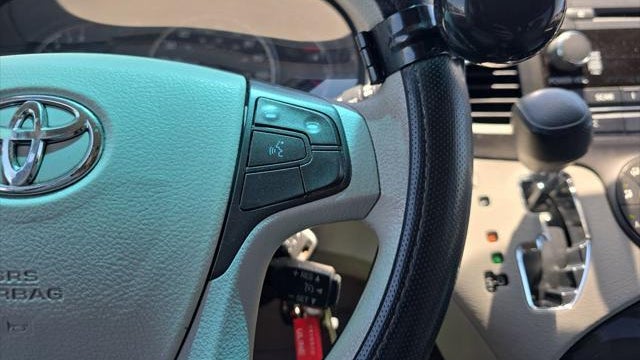 2012 Toyota Sienna LE 7-Passenger Auto Access Seat