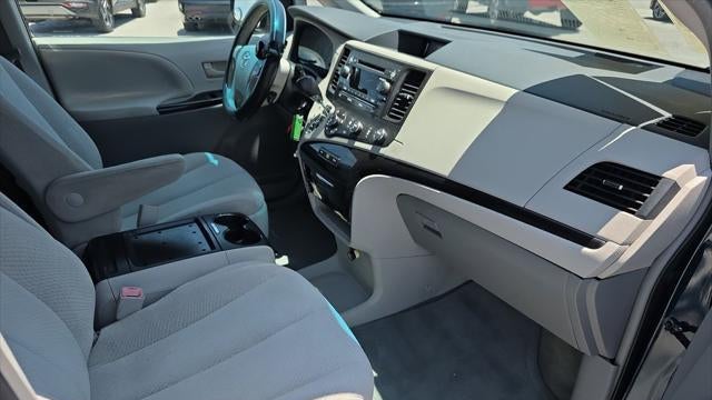 2012 Toyota Sienna LE 7-Passenger Auto Access Seat