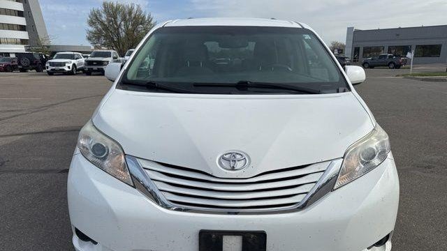 2015 Toyota Sienna LE 7-Passenger Auto Access Seat