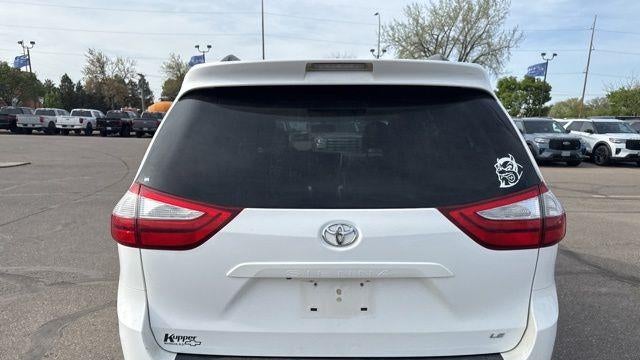 2015 Toyota Sienna LE 7-Passenger Auto Access Seat