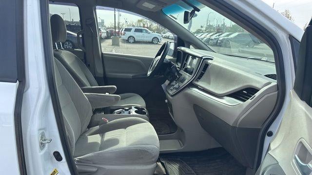 2015 Toyota Sienna LE 7-Passenger Auto Access Seat