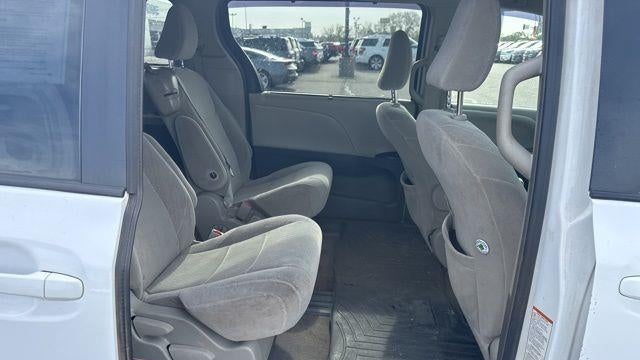 2015 Toyota Sienna LE 7-Passenger Auto Access Seat