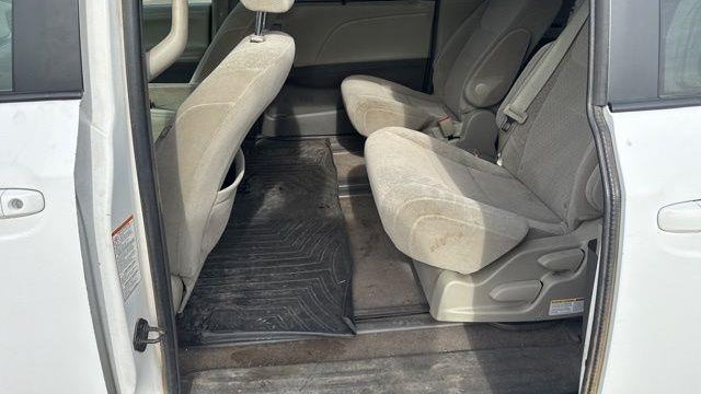 2015 Toyota Sienna LE 7-Passenger Auto Access Seat