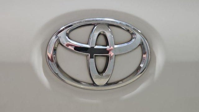 2015 Toyota Sienna LE 7-Passenger Auto Access Seat