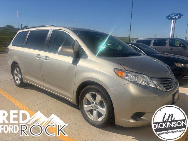 2015 Toyota Sienna - $22,995