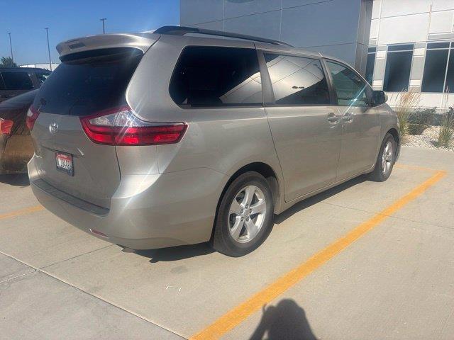 2015 Toyota Sienna - $22,995