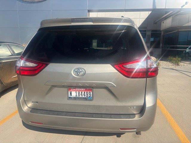 2015 Toyota Sienna - $22,995