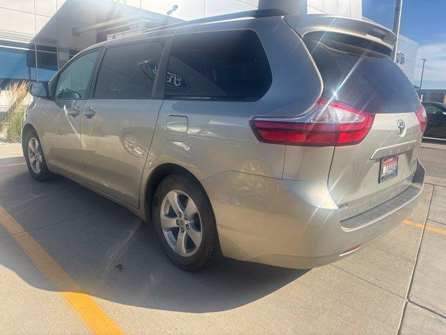 2015 Toyota Sienna - $22,995