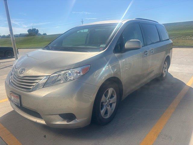 2015 Toyota Sienna - $22,995