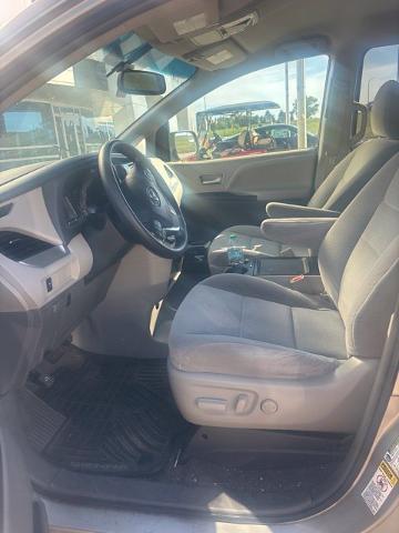 2015 Toyota Sienna - $22,995