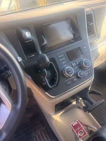 2015 Toyota Sienna - $22,995